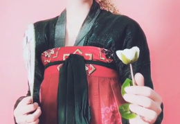 汉服小姐姐唱歌卡通图,卡通图映衬古典之美