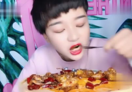 漏出鸡脚小姐姐,揭秘网络红人的魅力与争议