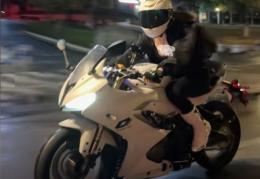 机车头像小姐姐可爱,可爱小姐姐的机车风采